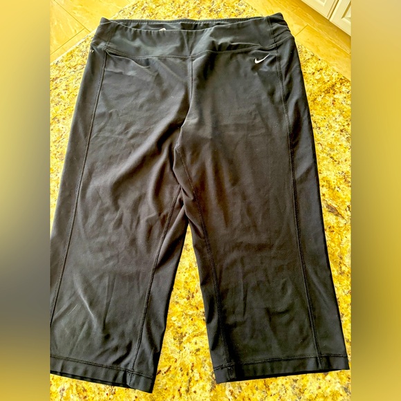 Nike dry fit size large Capri‎ wide leg leggings good use condition - Picture 1 of 5